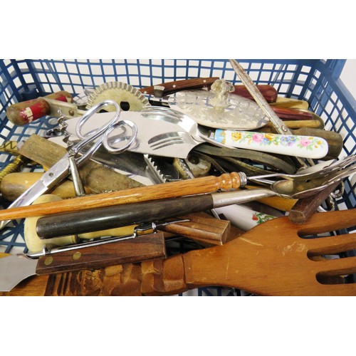 146 - Job lot of kitchenalia utensils etc.