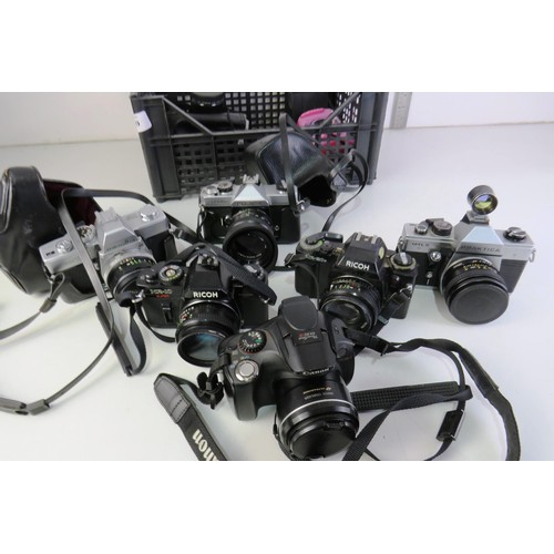 169 - Job lot of assorted camera's.