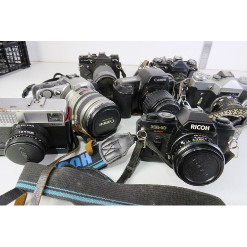 170 - Job lot of assorted camera's.