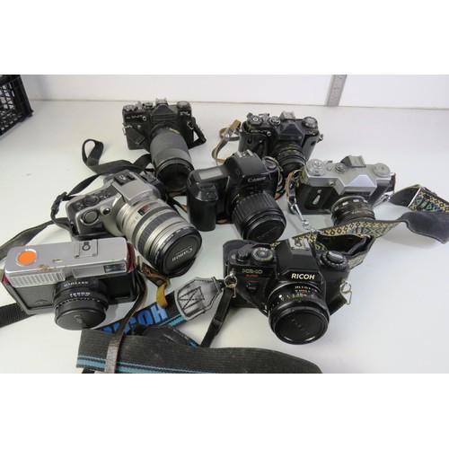 170 - Job lot of assorted camera's.