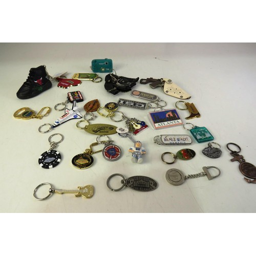 261 - Thirty american keyrings