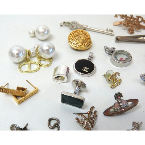 234 - Fashion Jewellery to include earrings, tie clips and pendants.