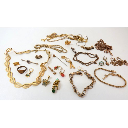 220 - Gold Tone jewellery to include bracelets, necklaces, earrings, brooches etc.