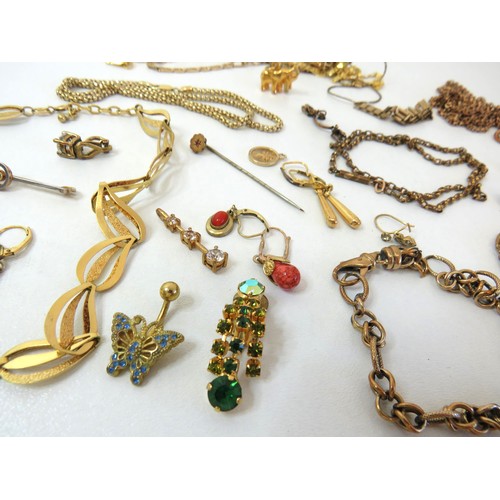 220 - Gold Tone jewellery to include bracelets, necklaces, earrings, brooches etc.