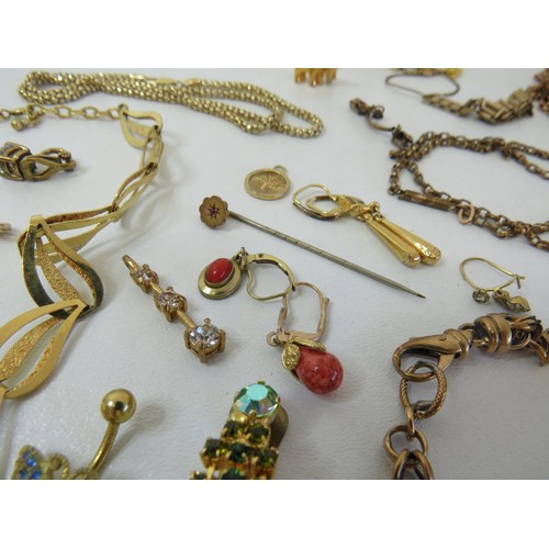 220 - Gold Tone jewellery to include bracelets, necklaces, earrings, brooches etc.