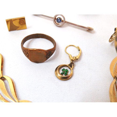 220 - Gold Tone jewellery to include bracelets, necklaces, earrings, brooches etc.