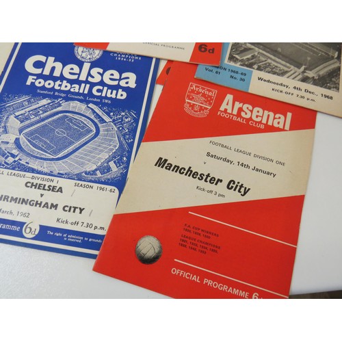 251 - Thirty-one 1960's Football programmes to include, Arsenal, Chelsea, Liverpool, Everton, Tottenham Ho... 