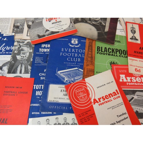 251 - Thirty-one 1960's Football programmes to include, Arsenal, Chelsea, Liverpool, Everton, Tottenham Ho... 