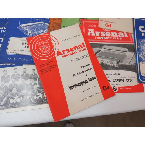 251 - Thirty-one 1960's Football programmes to include, Arsenal, Chelsea, Liverpool, Everton, Tottenham Ho... 