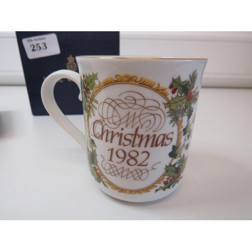 253 - Royal Worcester Christmas 1982 mug - boxed.