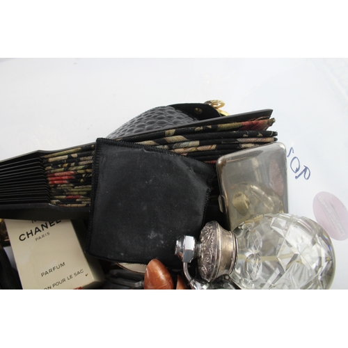 598 - Antique/Vintage Vanity Collectables Inc Hand Fan, Manicure Set, Etc Joblot