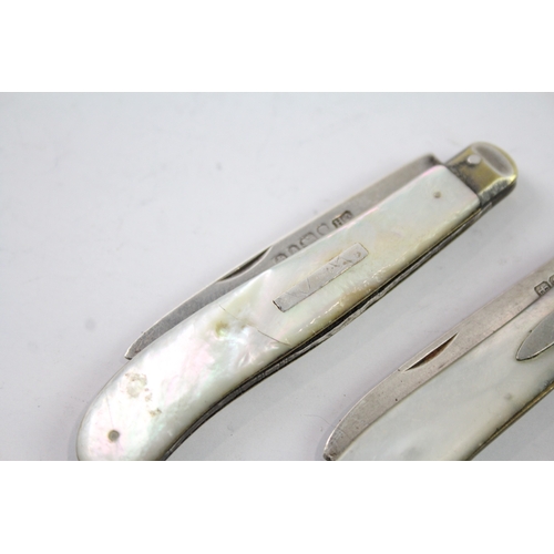 599 - 3 x Antique .925 Sterling Silver Mother of Pearl Fruit Knives (44g)