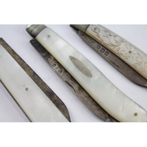 603 - 3 x Antique Hallmarked .925 Sterling Silver Mother of Pearl Fruit Knives (56g)