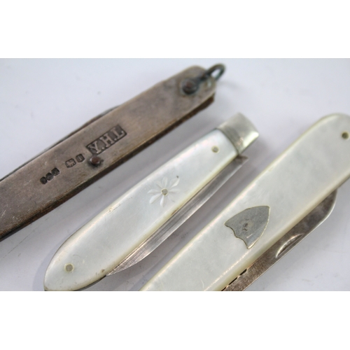 604 - 3 x Antique / Vintage .925 Sterling Silver Fruit Knives Inc Mother of Pearl (52g)