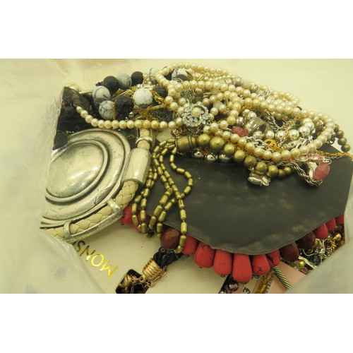 256 - 10kg bag of costume jewellery.