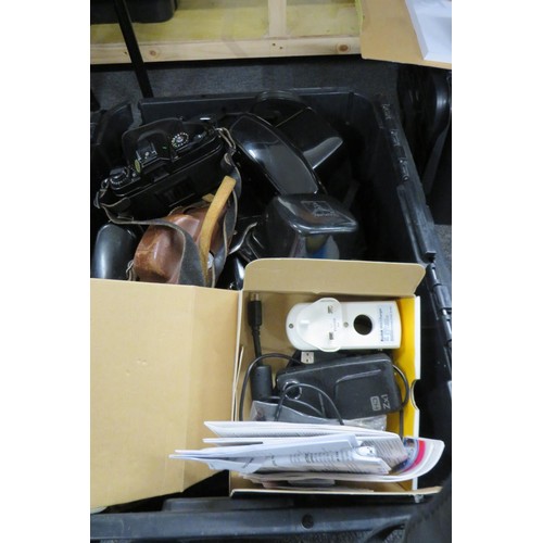 282 - Box of assorted cameras- untested