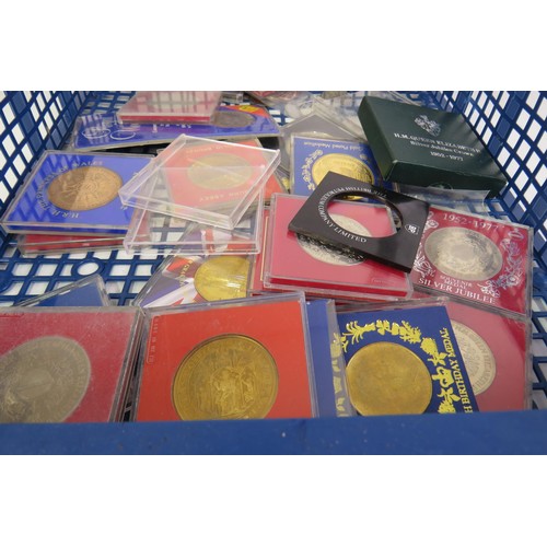 16 - Assortment of collectable coinage