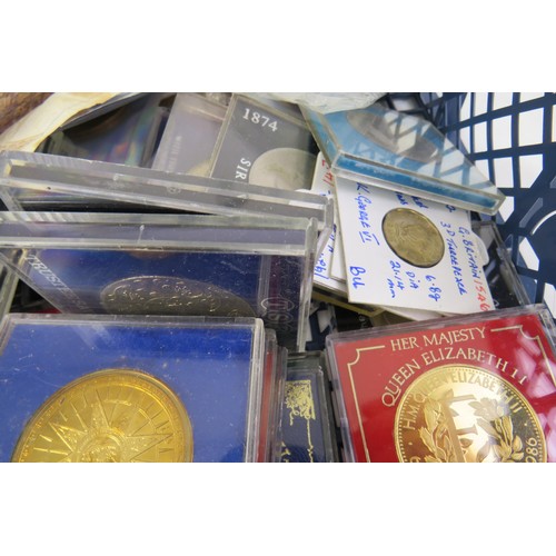 21 - Assortment of collectable coinage