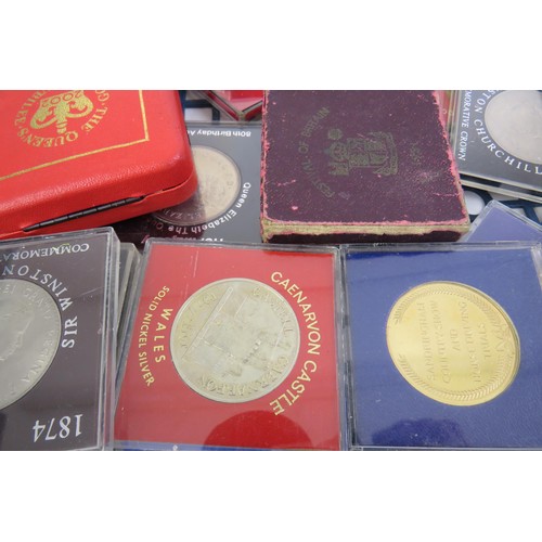 28 - Assortment of collectable coinage