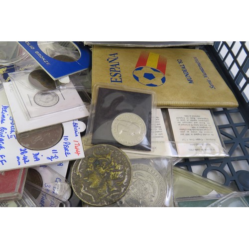 37 - Assortment of collectable coinage