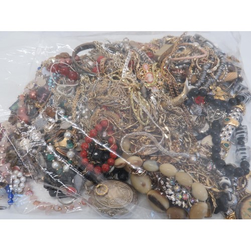 342 - 3kg of assorted Jewellery to include vintage, Gemstone, Gold tone etc.