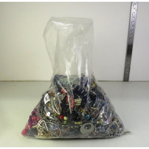 348 - 10kg bag of costume jewellery.