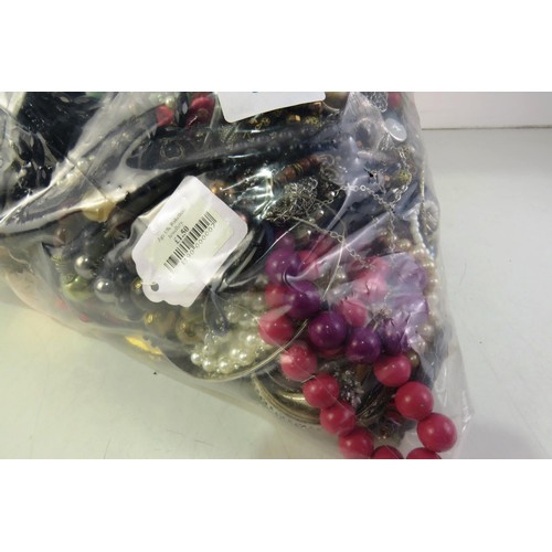 348 - 10kg bag of costume jewellery.