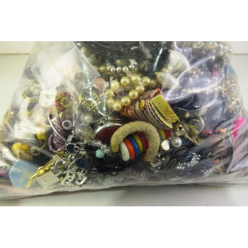 349 - 10kg bag of costume jewellery.