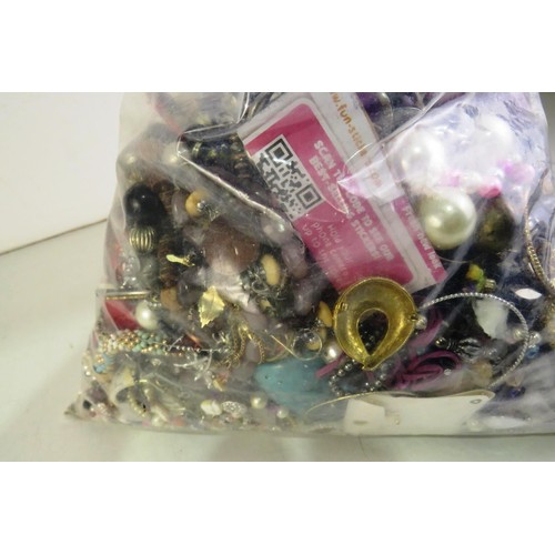 350 - 10kg bag of costume jewellery.