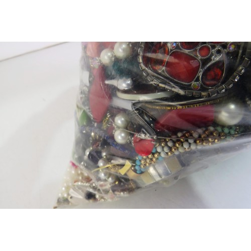 350 - 10kg bag of costume jewellery.