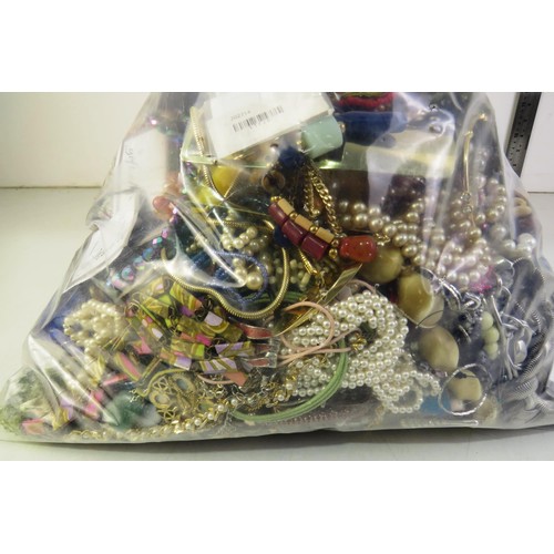 351 - 10kg bag of costume jewellery.