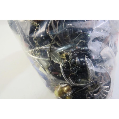 352 - 10kg bag of costume jewellery.