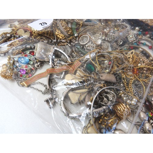 62 - Over 2kg of assorted Jewellery to include Vintage rings, brooches, necklace and bracelets.