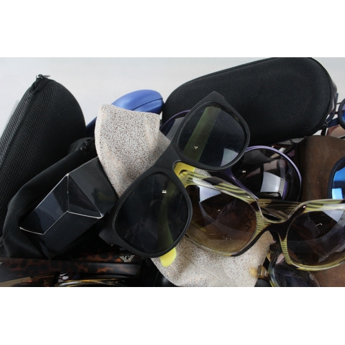 522 - Sunglasses Joblot Assorted Inc Branded, Plastic, Metal, Modern, Cases Etc