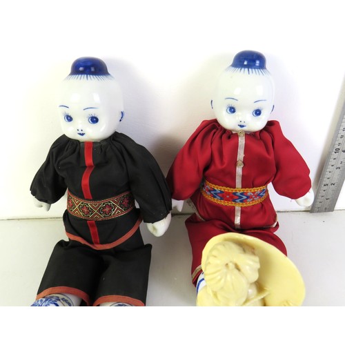 281 - Oriental collectables to includes two Chinese blue and white porcelain dolls.