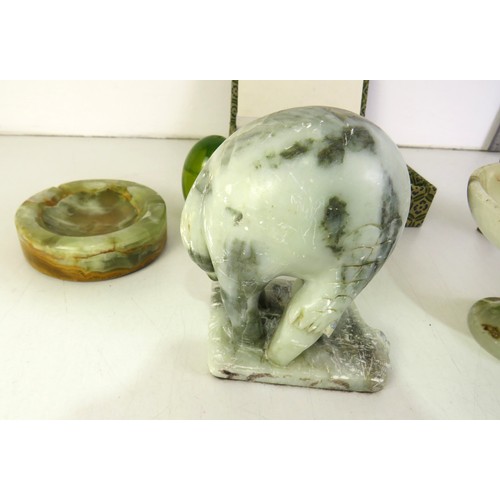 282 - Collectable lot to include carved agate animal sculptures, boxed set of chinese flower stones.