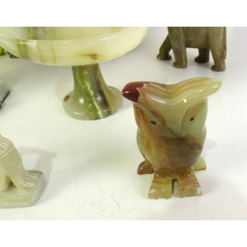 282 - Collectable lot to include carved agate animal sculptures, boxed set of chinese flower stones.