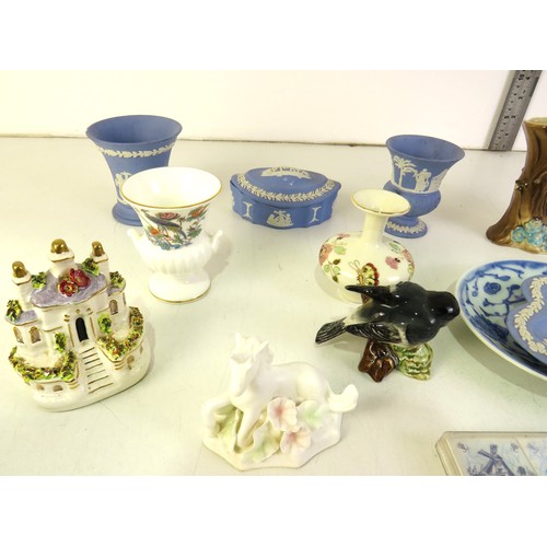 283 - Collectable ceramics to include Wedgewood, Beswick, Hornsea Fauna and Aynsley.