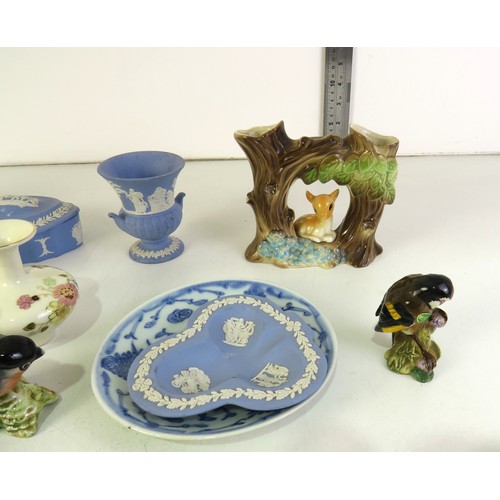 283 - Collectable ceramics to include Wedgewood, Beswick, Hornsea Fauna and Aynsley.