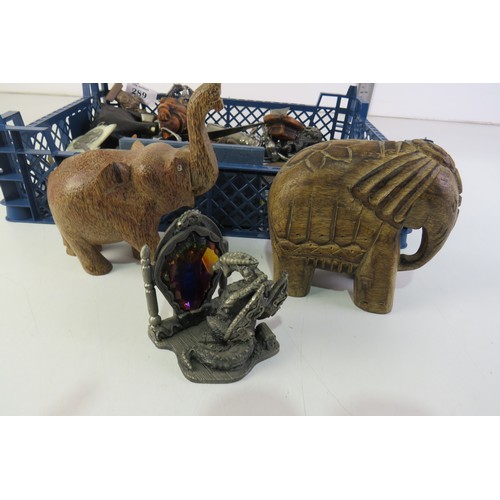 289 - Collectable lot to include ornamental elephants, pewter figures and oriental.