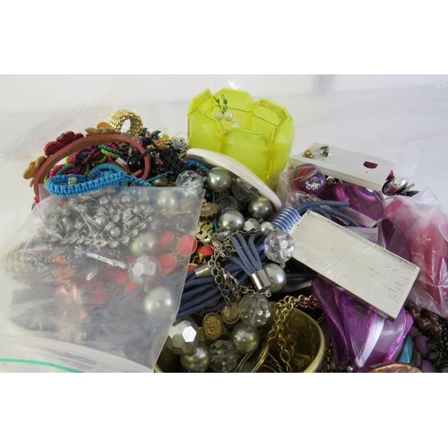 261 - 10kg bag of unsorted costume jewellery.