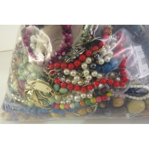 262 - 10kg bag of unsorted costume jewellery.