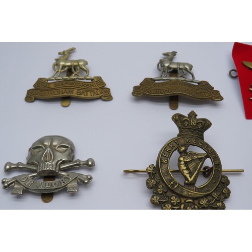 61 - 12 Military cap/Regiment badges