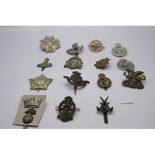 60 - 16 Military cap/Regiment badges