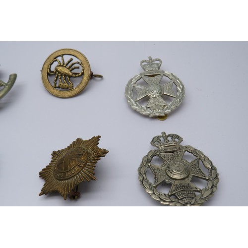 60 - 16 Military cap/Regiment badges