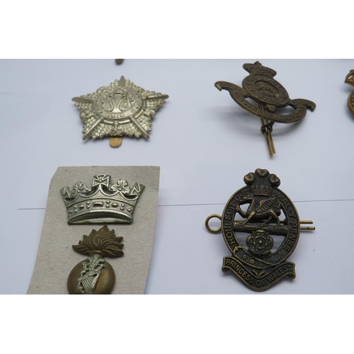 60 - 16 Military cap/Regiment badges