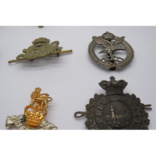 59 - 17 Military cap/Regiment badges