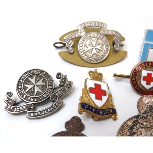 186 - Nursing, red cross, ambulance badges