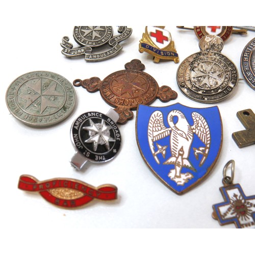 186 - Nursing, red cross, ambulance badges