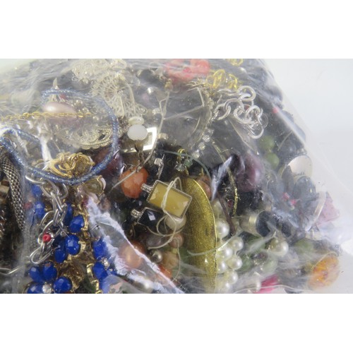 204 - Approximately 3kg of mixed jewellery